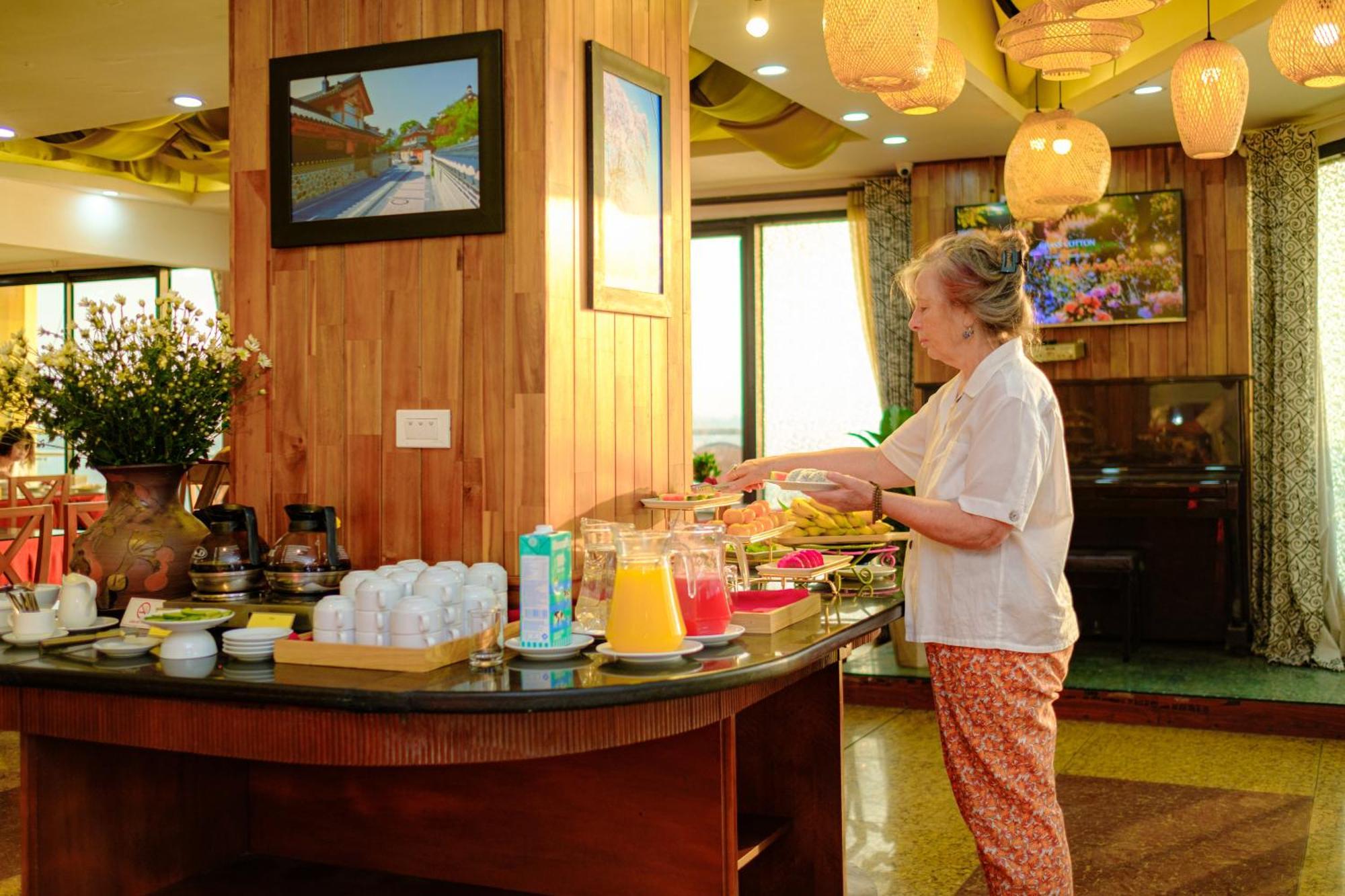 Sunset Westlake Hanoi Hotel Екстериор снимка