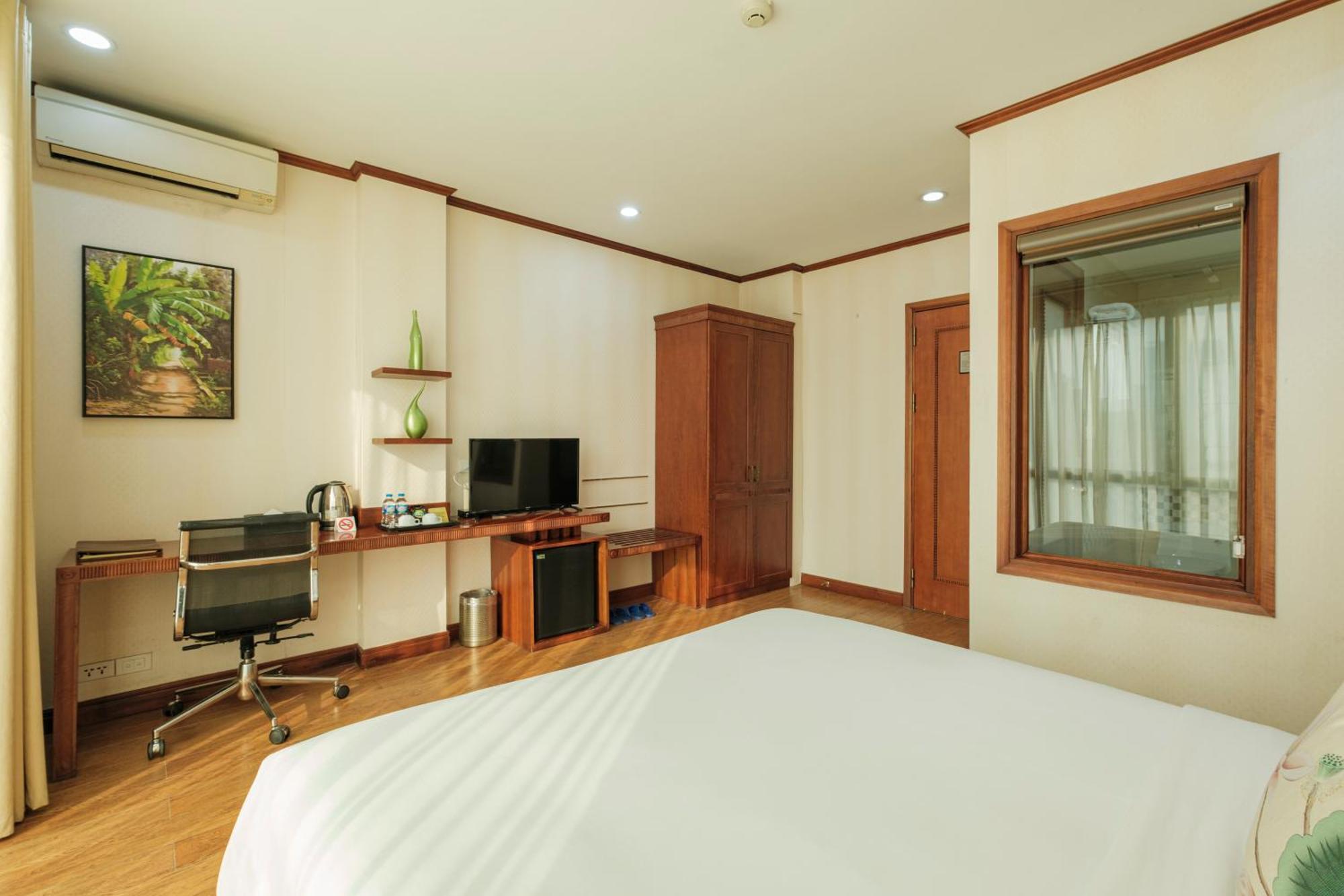 Sunset Westlake Hanoi Hotel Екстериор снимка