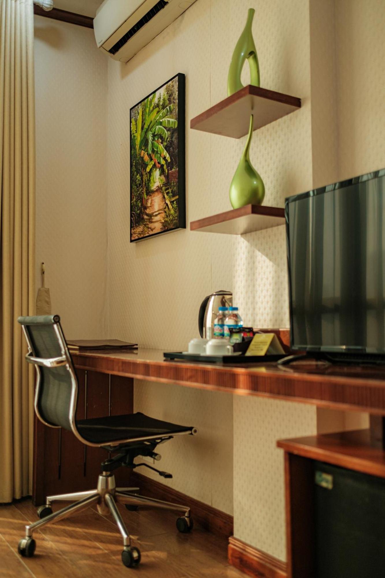 Sunset Westlake Hanoi Hotel Екстериор снимка